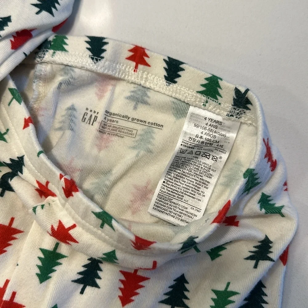 Gap baby cotton 2 piece pajama set long sleeve pants Christmas tree size 4 🌲❤️💚